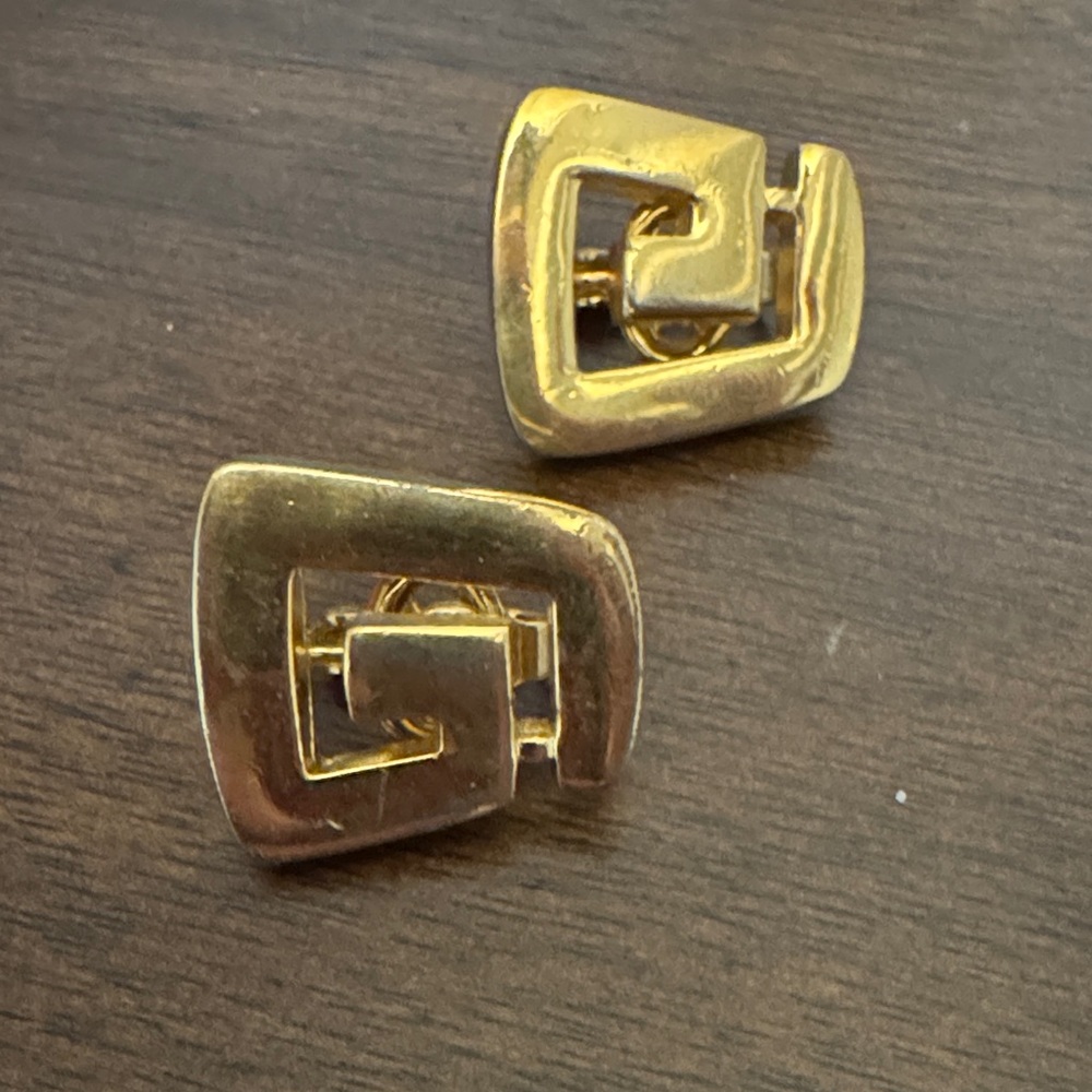 Vintage Trifari Gold Geometric clip on  Earrings